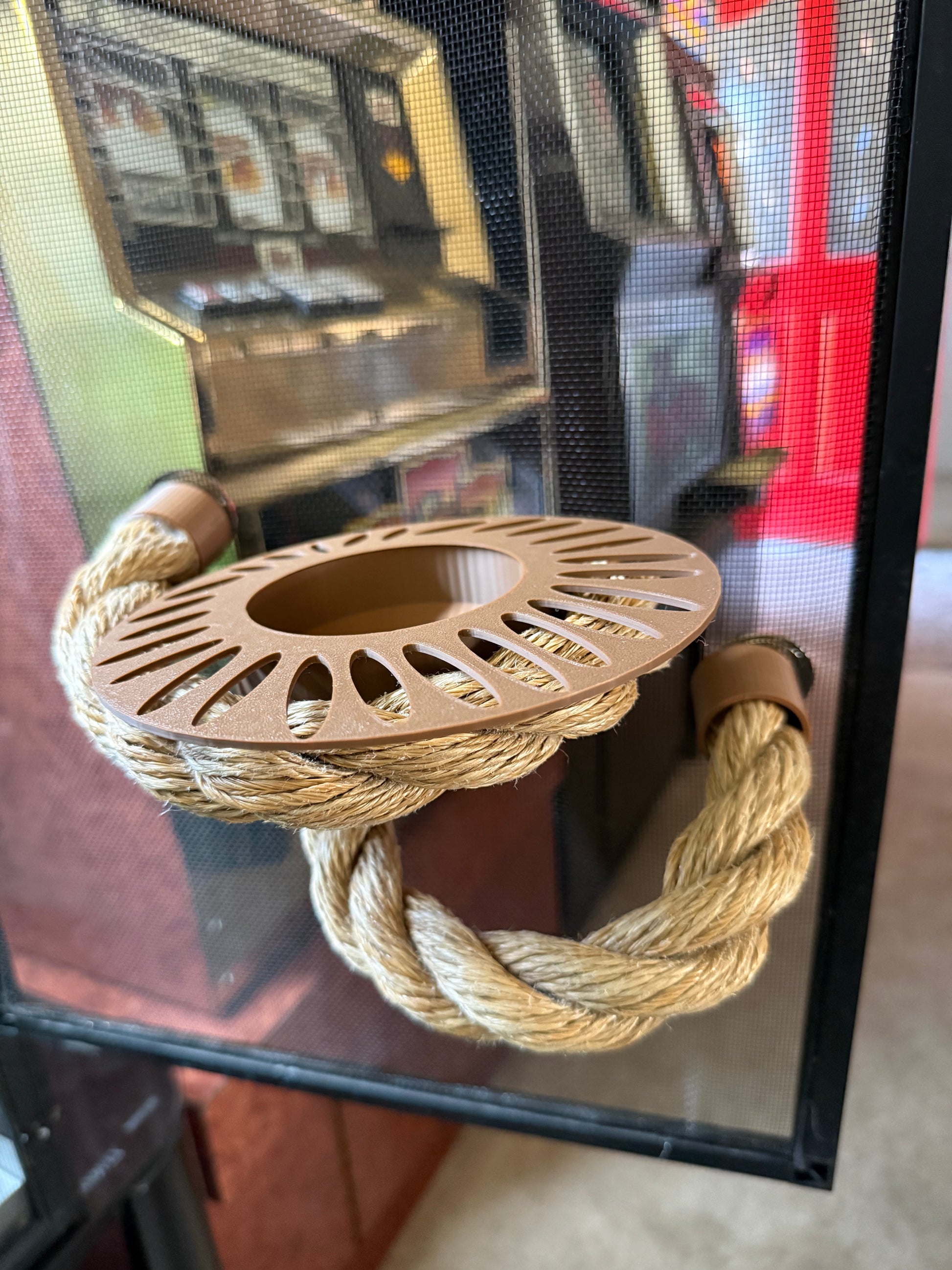 Magnetic Jungle Rope with Feeding dish and deck