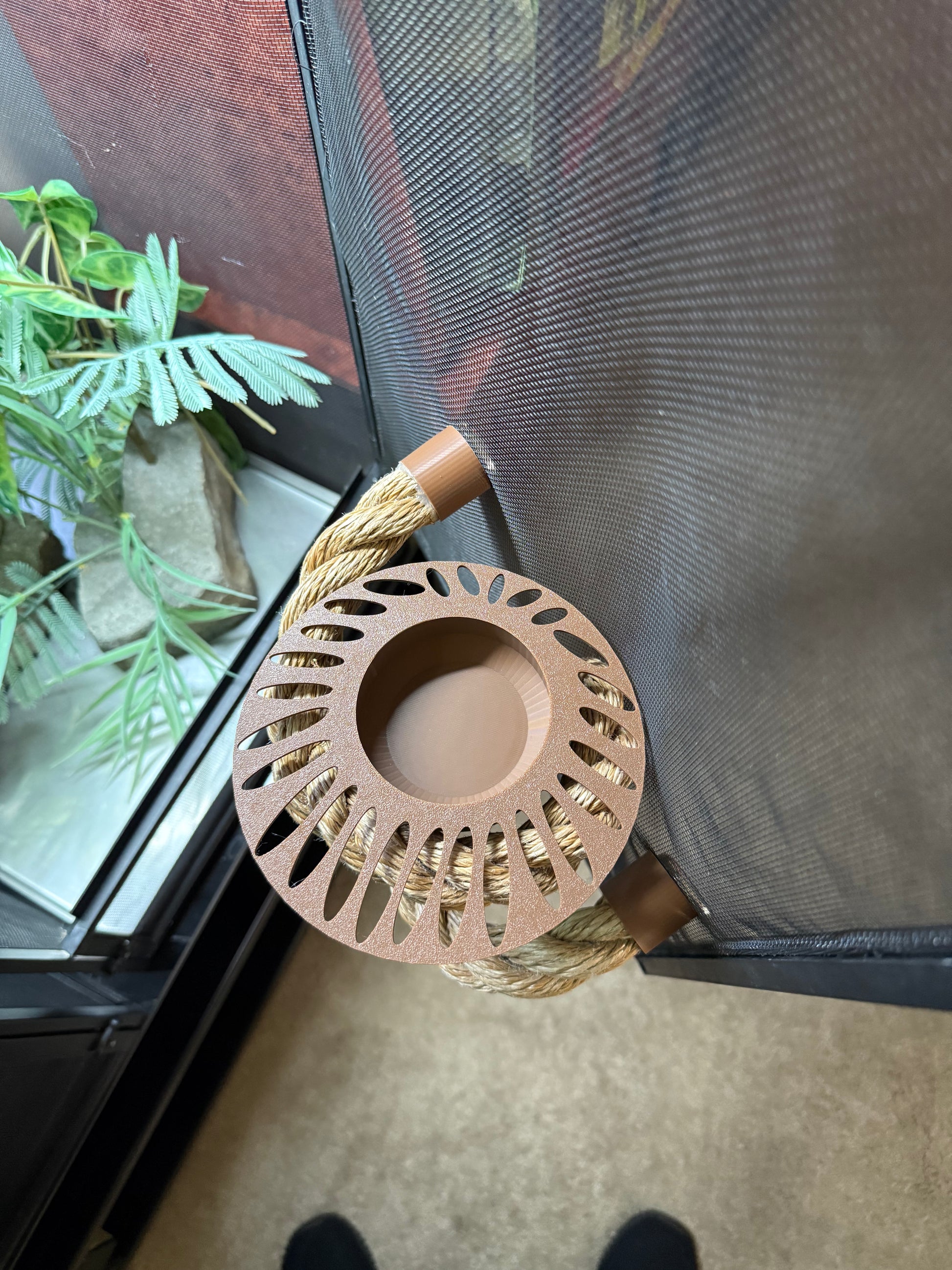 Magnetic Jungle Rope with Feeding dish and deck
